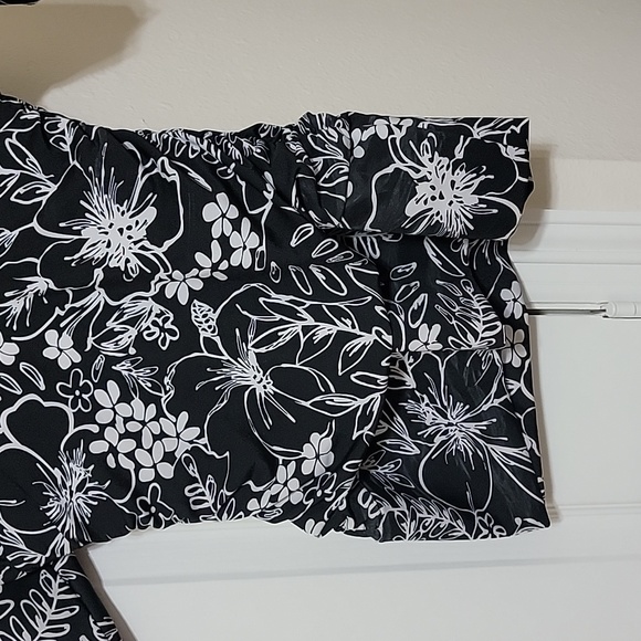 Black and white V neck shirt - Picture 3 of 5